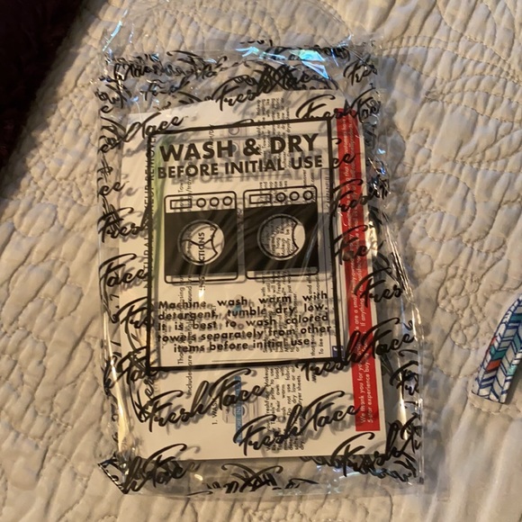 Fresh Face Makeup Remover Towels - Picture 3 of 5